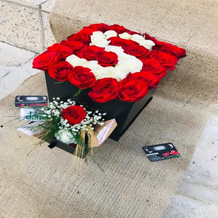 Kutuda Kırmızı-Beyaz Güller 36 Adet